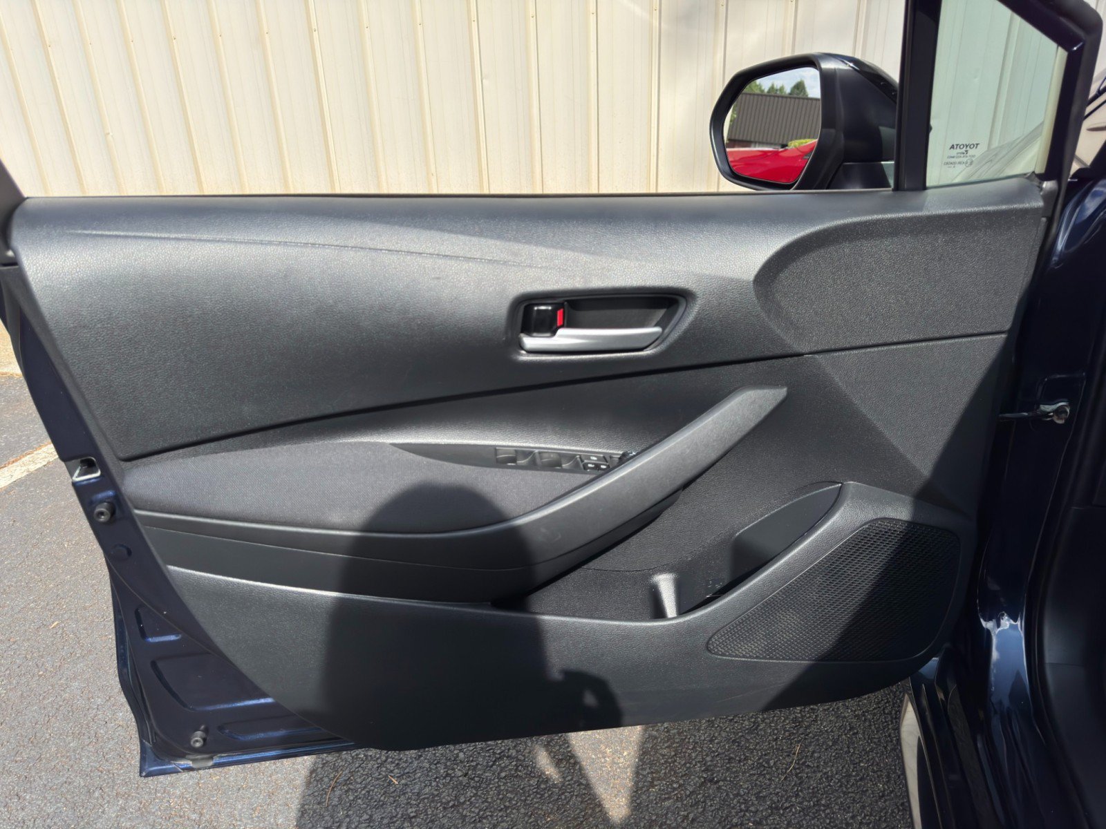 Used 2021 Toyota Corolla LE FWD image 34