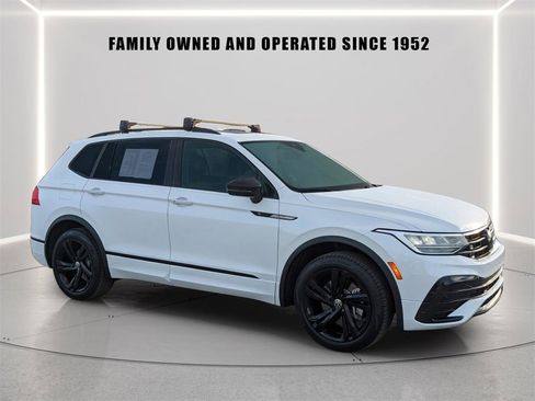 Certified 2023 Volkswagen Tiguan SE R-Line image 6