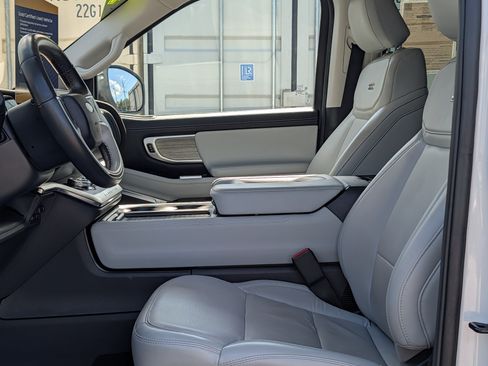 Certified 2025 Ford Expedition Platinum AWD/4WD image 25