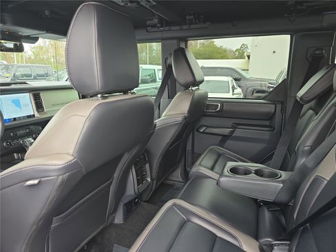 Used 2025 Ford Bronco Outer Banks image 19