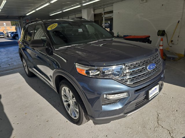 Used 2023 Ford Explorer XLT w/ Equipment Group 202A AWD/4WD image 7