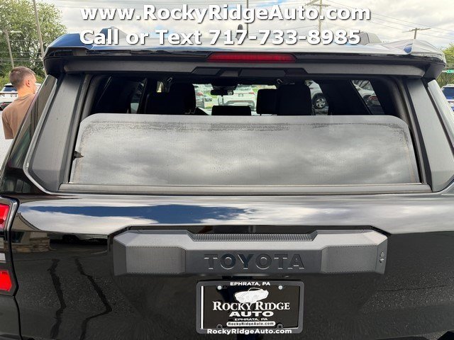 Used 2025 Toyota 4Runner SR5 AWD/4WD image 10