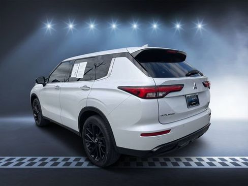 Used 2024 Mitsubishi Outlander SE Black Edition FWD image 4