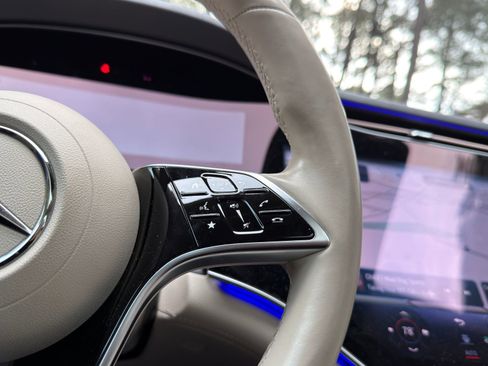 Certified 2022 Mercedes-Benz EQS 580 580 image 25