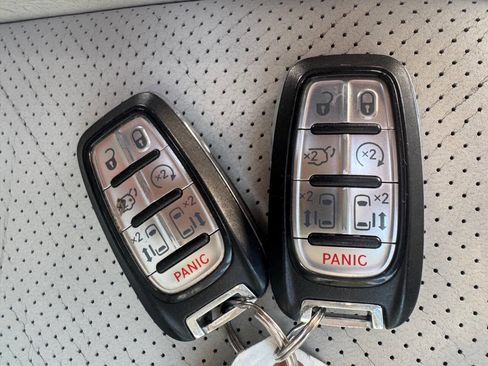 Used 2017 Chrysler Pacifica Touring-L Plus w/ Tire & Wheel Group image 31