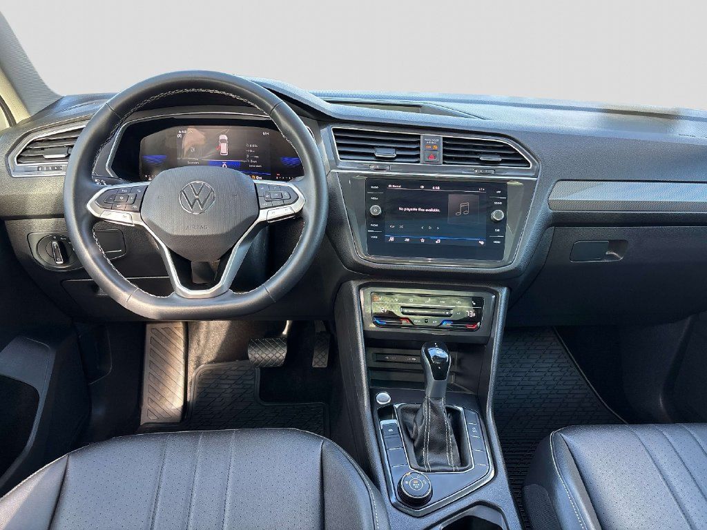 Used 2023 Volkswagen Tiguan SE AWD/4WD image 13