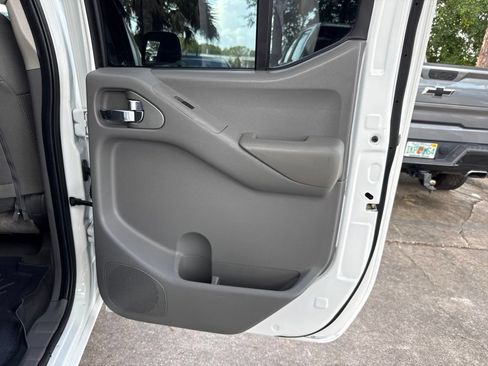 Used 2021 Nissan Frontier SV w/ Midnight Edition Floor Mats RWD image 25