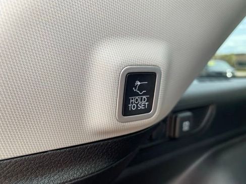 Used 2023 Jeep Grand Cherokee Limited AWD/4WD image 8