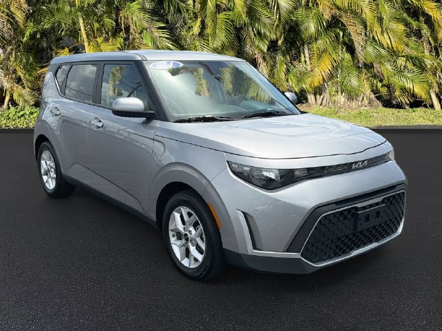 Used 2024 Kia Soul LX w/ Option Group 015 FWD image 2