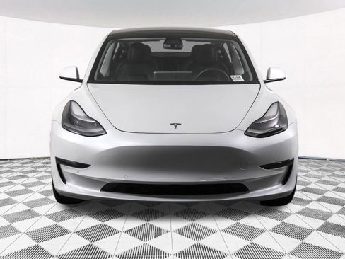 Used 2021 Tesla Model 3 Standard Range Plus image 9