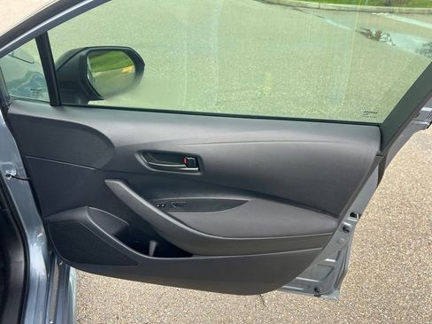 Used 2025 Toyota Corolla LE FWD image 9