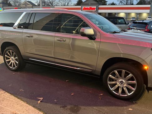 Used 2024 Cadillac Escalade ESV Premium Luxury Platinum w/ Heavy-Duty Trailer Package image 5