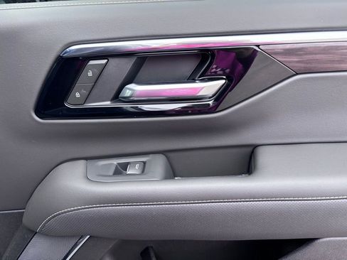 New 2025 Chevrolet Suburban Premier image 47