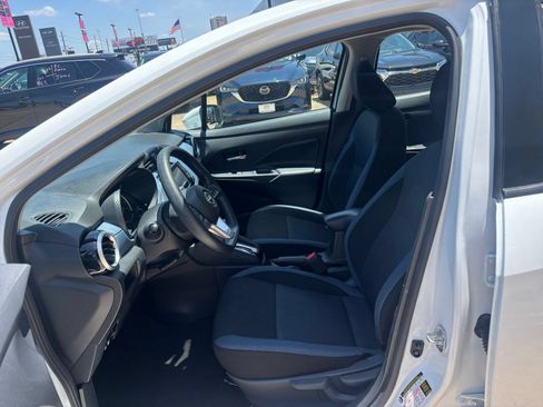 Used 2025 Nissan Versa SV FWD image 24