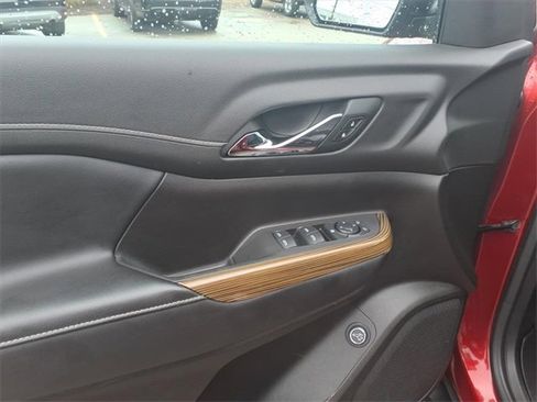 Used 2021 GMC Acadia SLE w/ Driver Convenience Package image 10