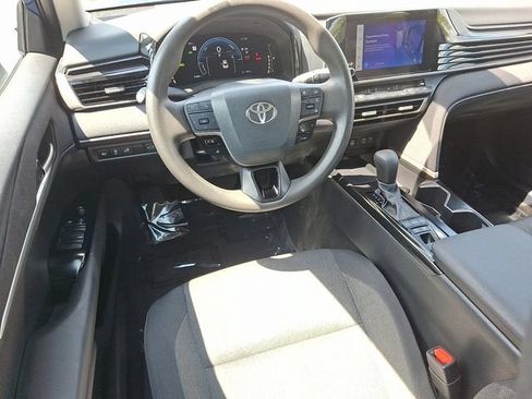 Used 2025 Toyota Camry LE AWD/4WD image 11