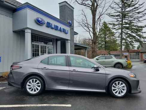 Used 2022 Toyota Camry LE w/ Convenience Package image 2