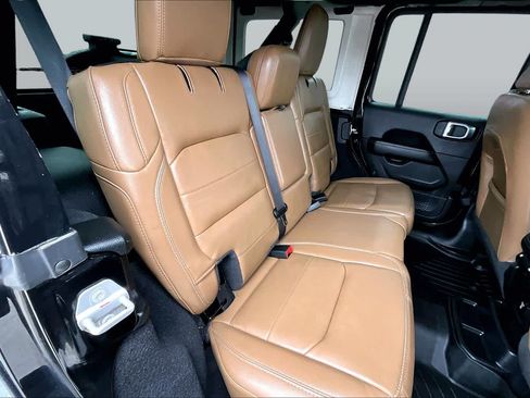 Used 2020 Jeep Wrangler Unlimited Sahara AWD/4WD image 21