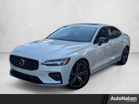 Used 2019 Volvo S60 T5 R-Design image 1