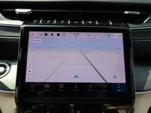 Used 2024 Jeep Grand Cherokee Limited w/ Black Appearance Package AWD/4WD image 19