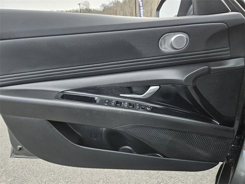 Used 2024 Hyundai Elantra SEL w/ Convenience Package image 32