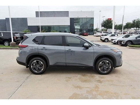 Used 2026 Nissan Rogue SV w/ SV Premium Package FWD image 7