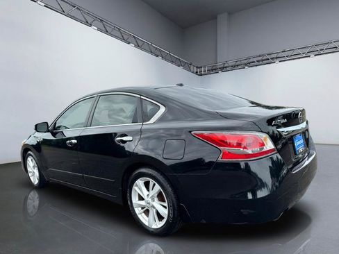 Used 2015 Nissan Altima 2.5 SV w/ Convenience Package FWD image 5