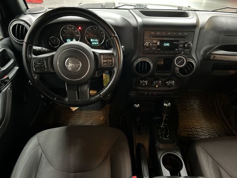 Used 2017 Jeep Wrangler Unlimited Sport w/ Connectivity Group AWD/4WD image 8
