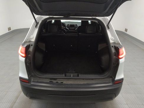 Used 2019 Jeep Cherokee Latitude Plus w/ Cold Weather Group AWD/4WD image 29