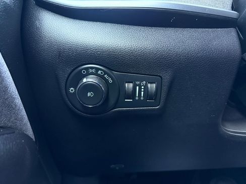 Used 2023 Jeep Compass Latitude image 23