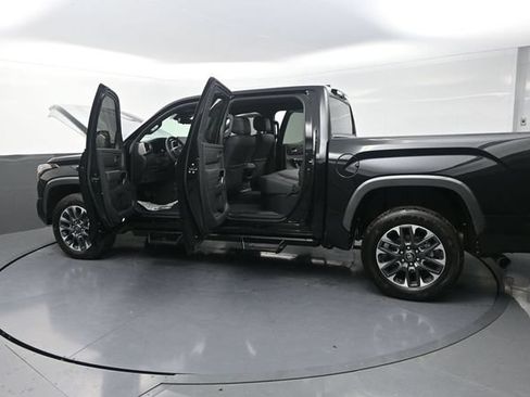 Used 2025 Toyota Tundra Limited AWD/4WD image 34