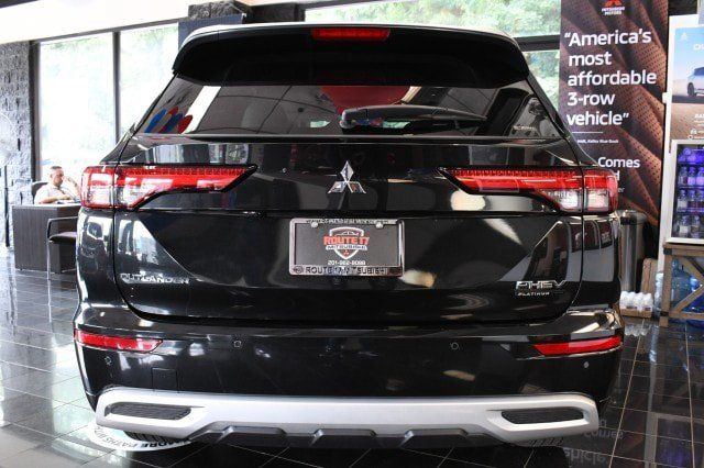 Used 2025 Mitsubishi Outlander SEL AWD/4WD image 14