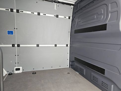 Used 2022 Mercedes-Benz Sprinter 2500 image 28