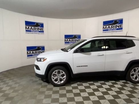 Used 2024 Jeep Compass Latitude w/ Convenience Group AWD/4WD image 7