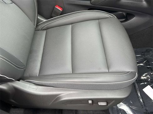 Used 2023 Buick Envision Essence image 8