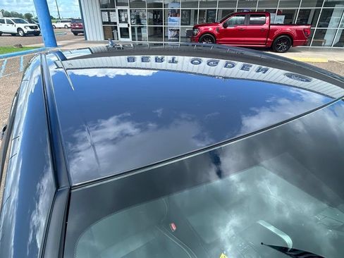 Used 2025 Toyota Camry SE w/ Convenience Package FWD image 7