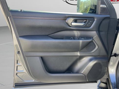 New 2026 Nissan Armada SL image 14