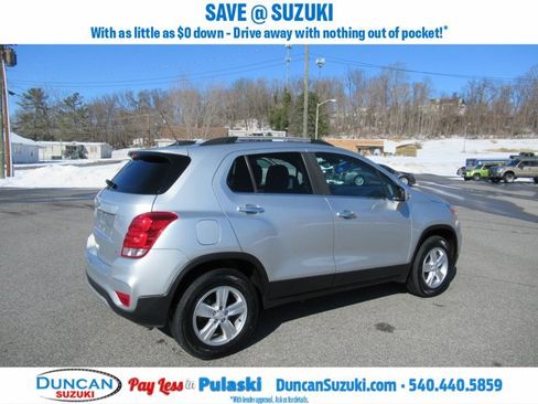 Used 2018 Chevrolet Trax LT w/ LT Convenience Package image 3