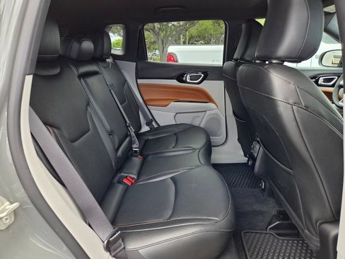 Certified 2023 Jeep Compass Limited w/ Elite Group AWD/4WD image 19