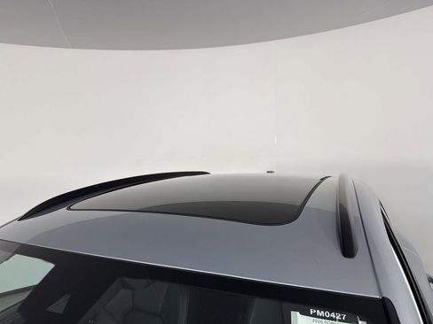 Certified 2026 Porsche Macan AWD/4WD image 18