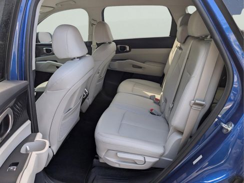 Used 2023 Kia Sorento S FWD image 12