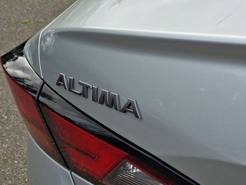 Used 2024 Nissan Altima 2.5 SV FWD image 17