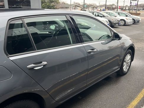 Used 2016 Volkswagen Golf S image 10