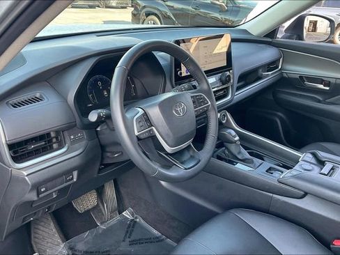 Used 2024 Toyota Grand Highlander AWD image 14