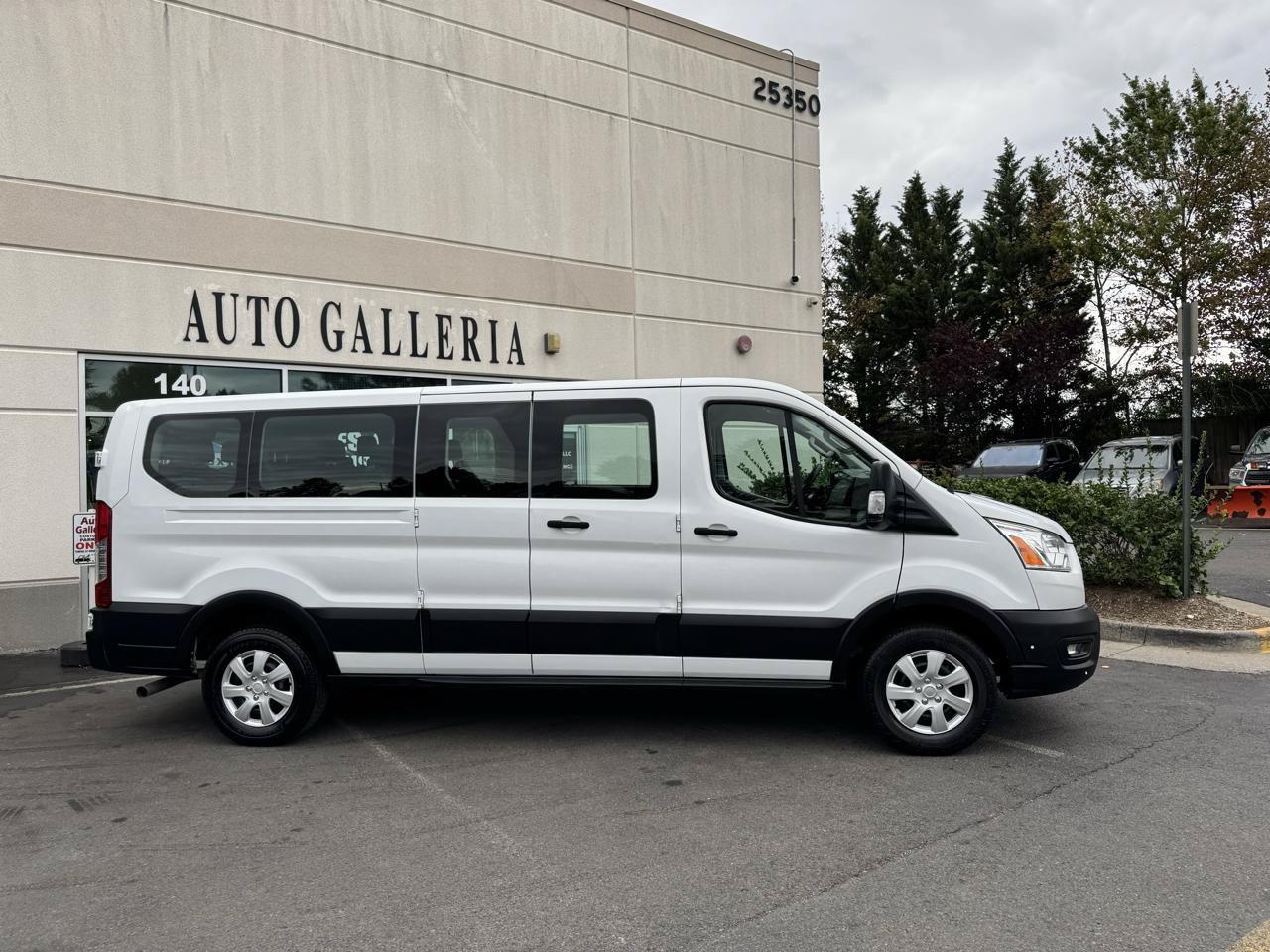 Used 2021 Ford Transit 350 XLT RWD image 3