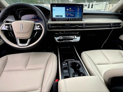 New 2026 Lincoln Corsair Premiere image 5