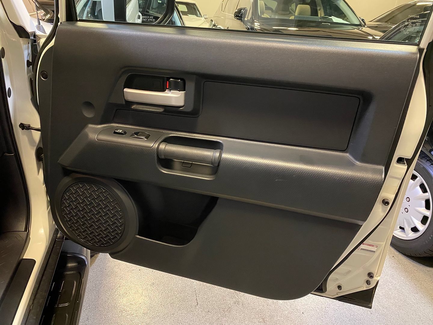 Used 2011 Toyota FJ Cruiser 4WD w/ Convenience Pkg image 37