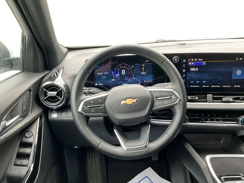 Used 2026 Chevrolet Equinox LT FWD image 12