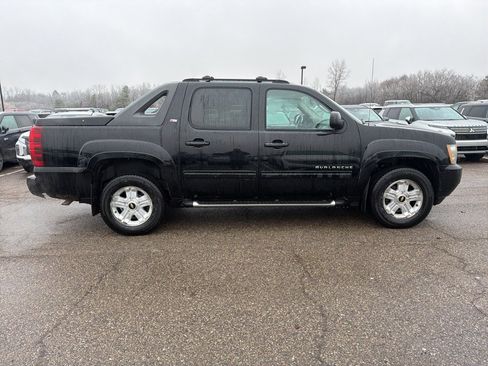 Used 2011 Chevrolet Avalanche LT w/ Suspension Package, Off-Road image 4