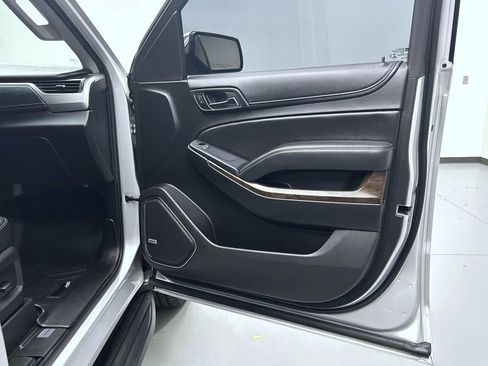 Used 2018 Chevrolet Suburban LT image 16